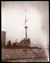 Telegrafía inalámbrica: El mástil de 150 pies desde el cual se envió la señal inalámbrica de Marconi a Boston, Massachusetts, 1899-1900